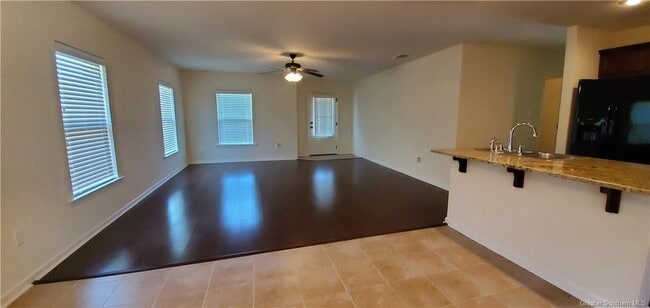 Building Photo - 317 Long Hill Dr