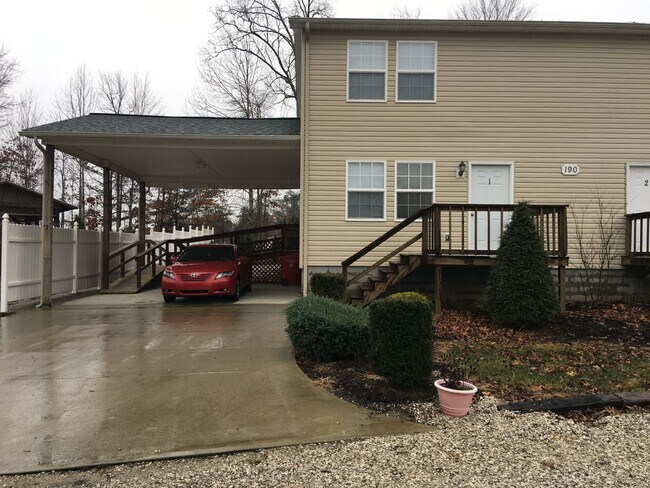 Building Photo - Mill Creek Duplex 2
