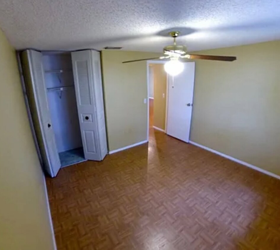 Building Photo - 1912 Peppermill Dr