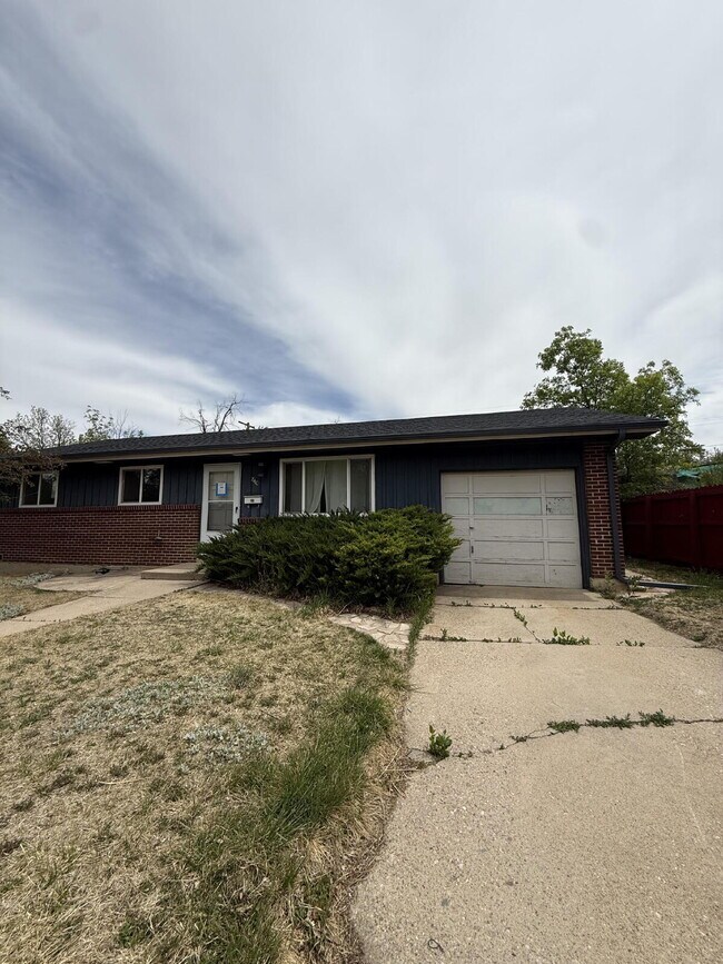 Foto del edificio - Charming Home Available Now!