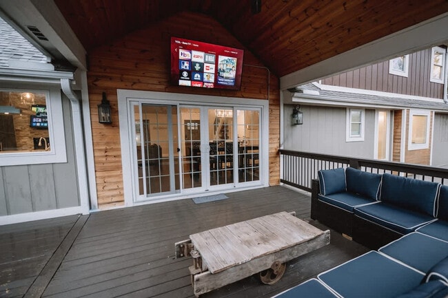 Building Photo - 2104 Almand Dr