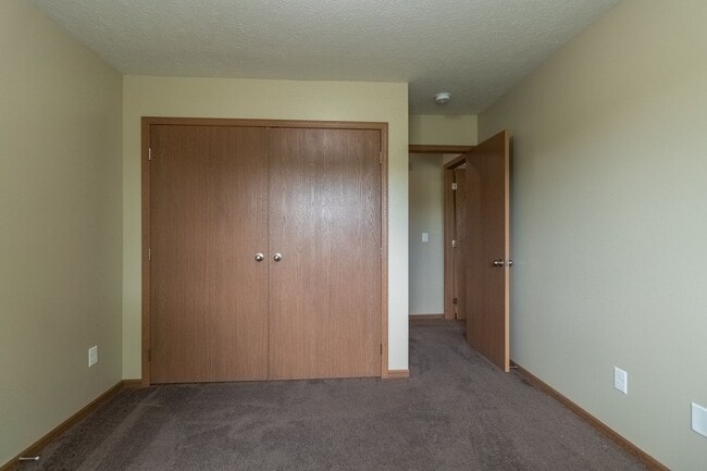 Building Photo - Newer Construction Home in Excellent Famil...