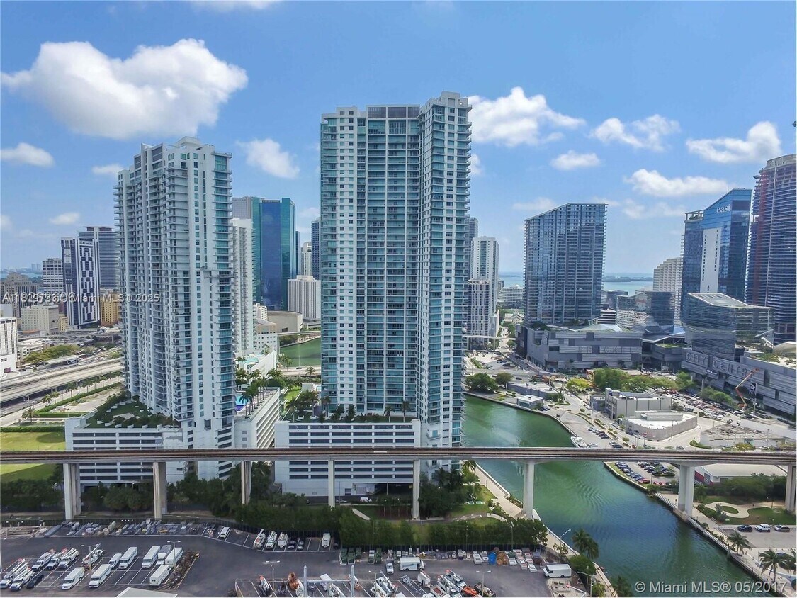 Foto principal - 92 SW 3rd St