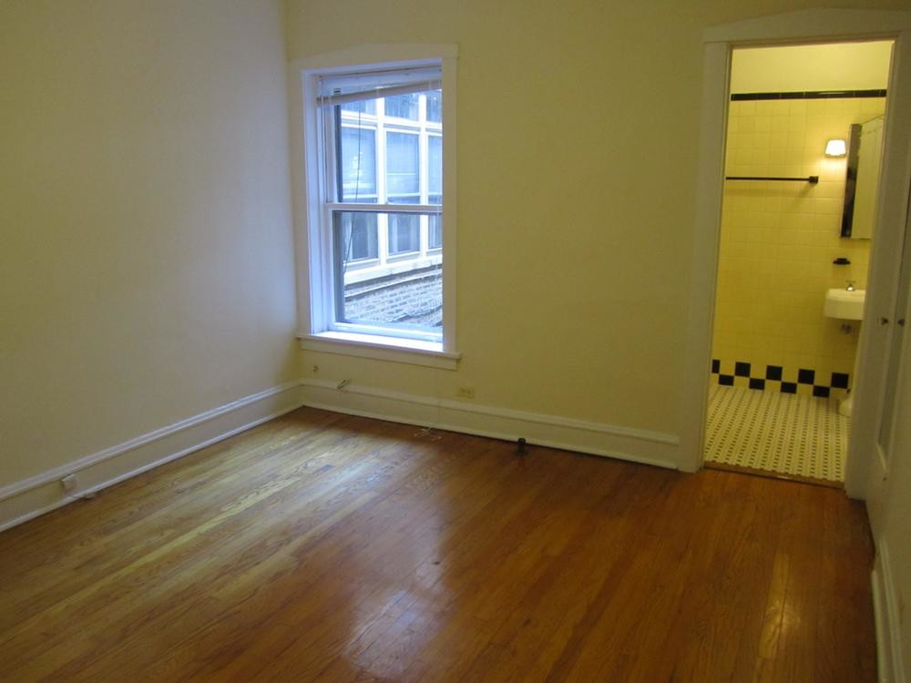 Primary Photo - 5752 N Winthrop Ave