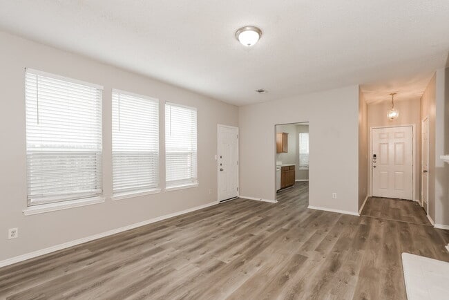 Building Photo - 2413 Wildwood Ln