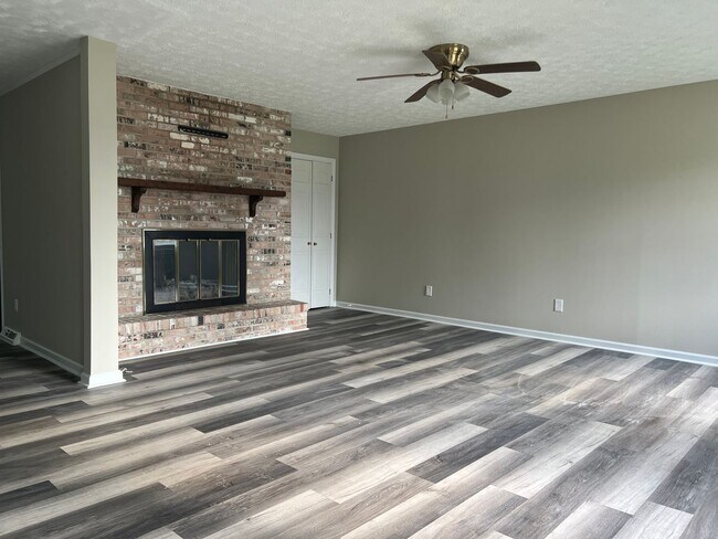 Building Photo - 3 bedroom 2 bath house