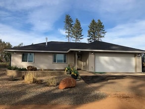 Building Photo - 819 Regnier Ln