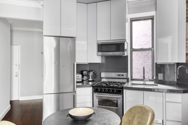 Building Photo - 248 Mott St