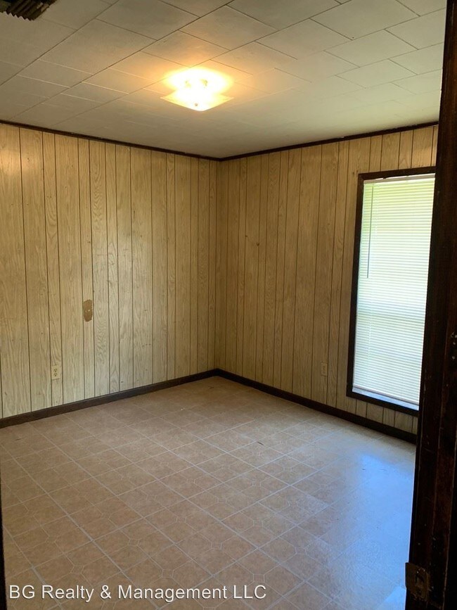 Building Photo - 3 br, 1.5 bath House - 617 Cecile Blvd