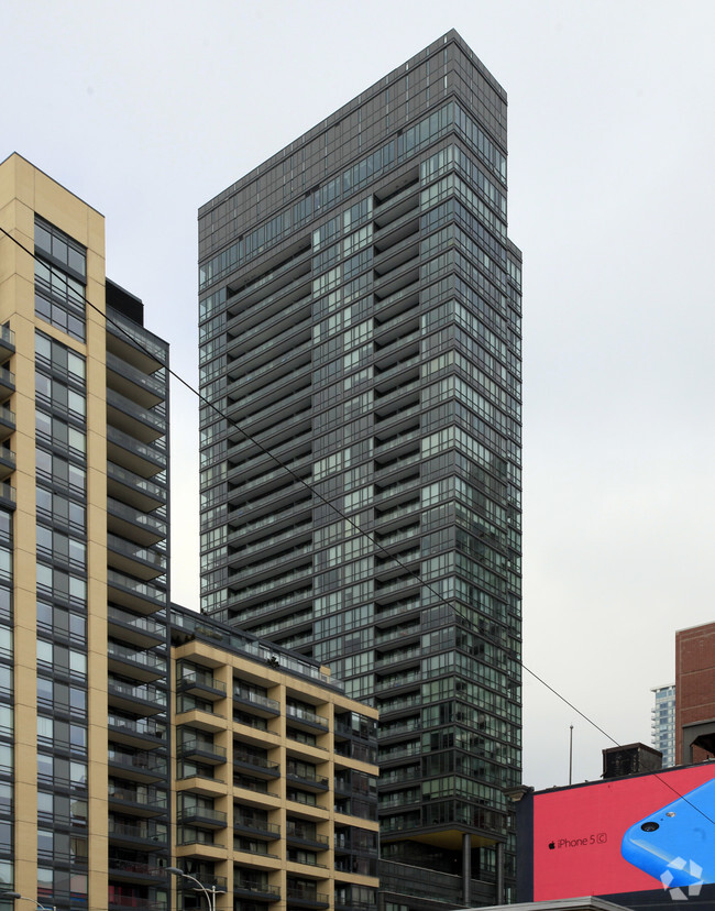 Building Photo - Charlie Condos