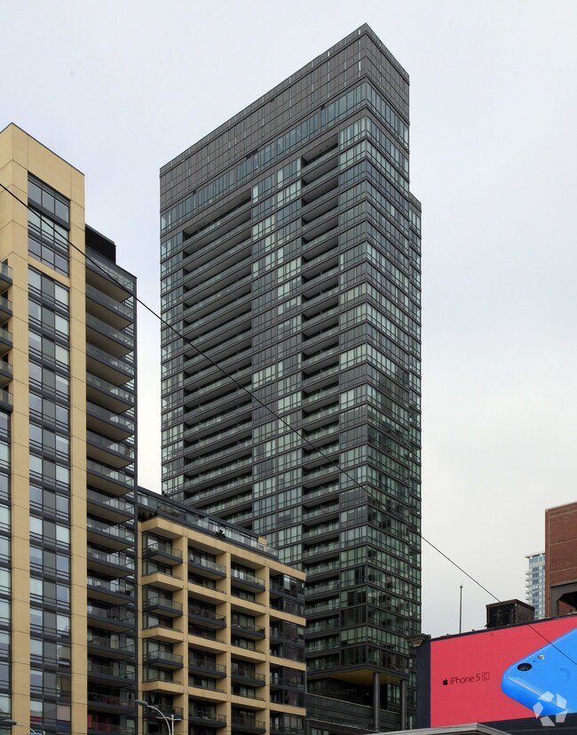 Photo du bâtiment - Charlie Condos