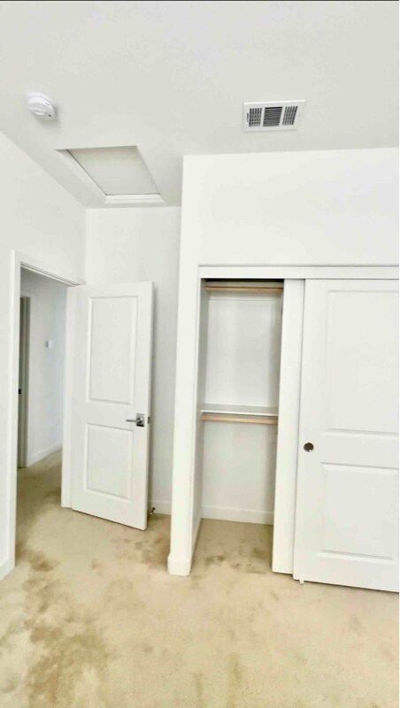 Foto del edificio - 10341 Western Ave