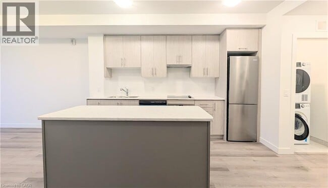 Photo du bâtiment - 461 Green Rd