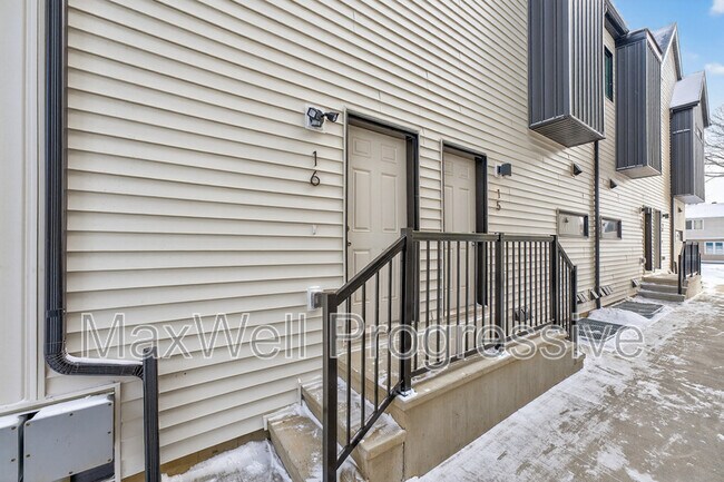 Photo du bâtiment - 13516-13115 115 Ave NW