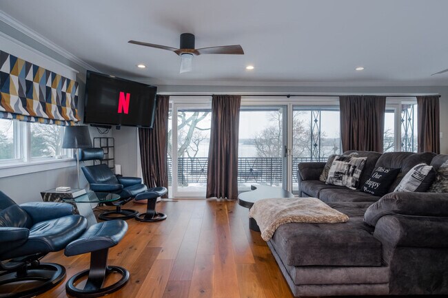 Foto del edificio - 10 N Pistakee Lake Rd