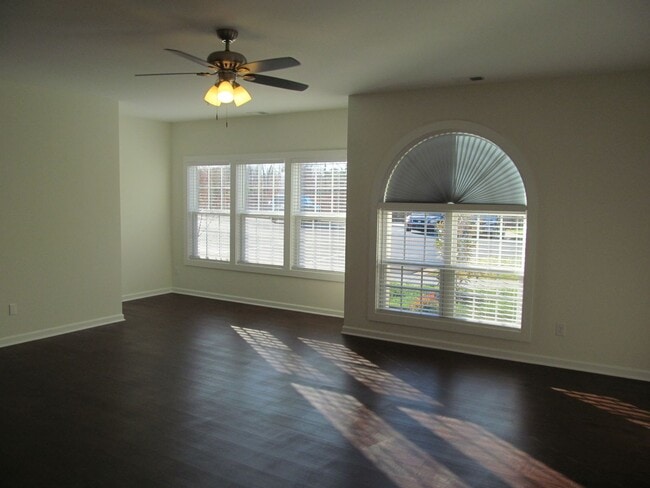 Building Photo - Lower level Condo