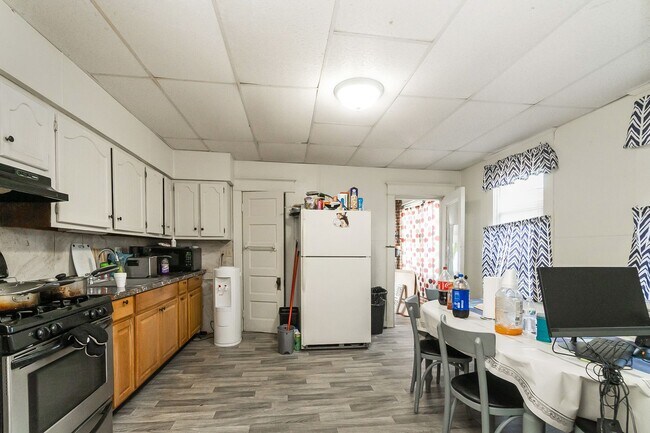 Foto del edificio - ? Spacious 3-Bedroom Home in Allentown – M...