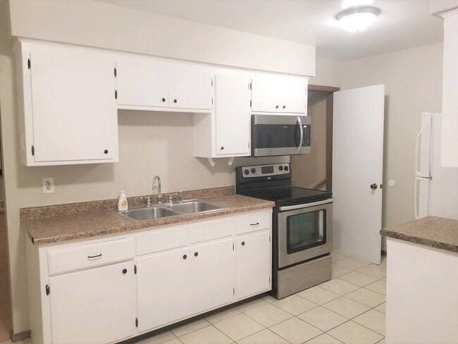 kitchen - 3856 Xenia Ave N