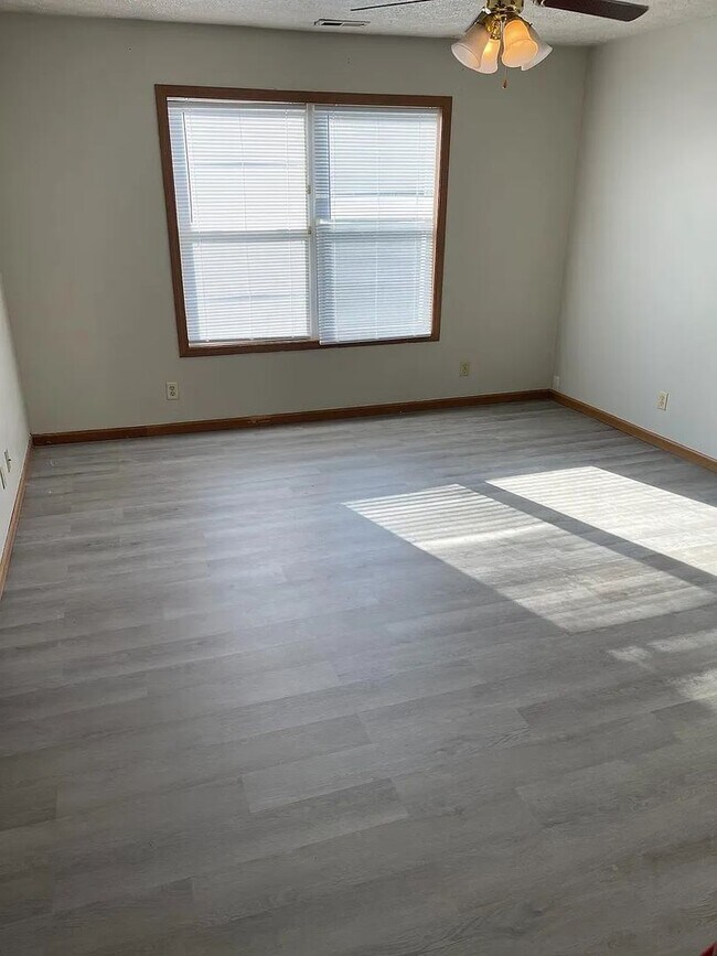 Foto del edificio - 2026 Bridgewater Cir