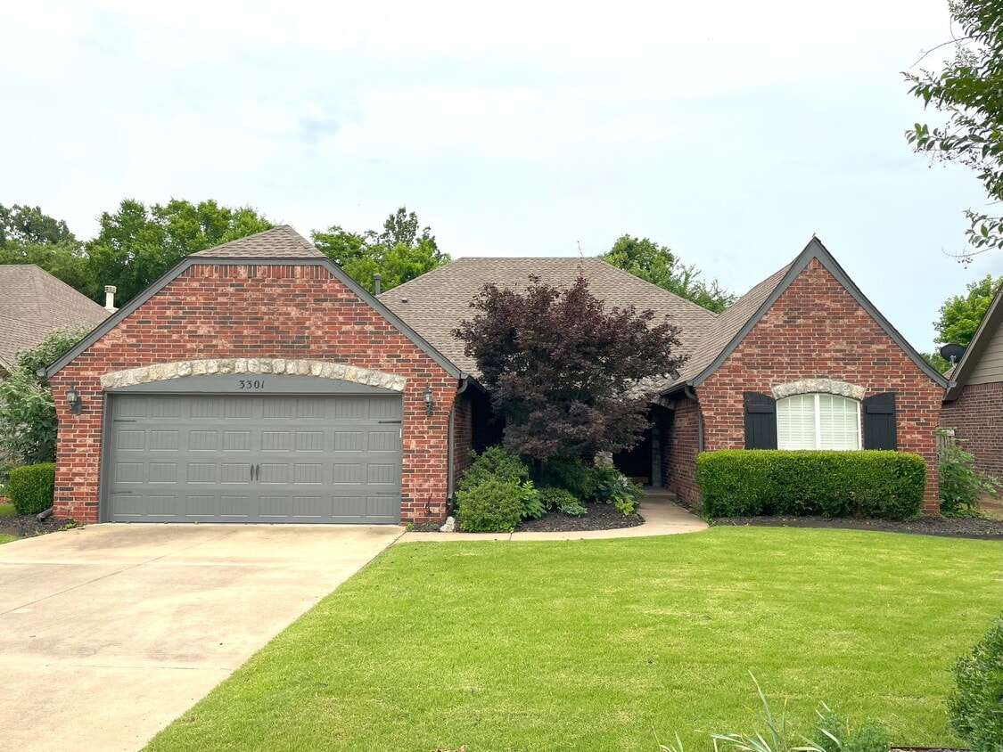Primary Photo - 3301 W Atlanta Ct