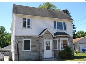 Building Photo - 3663 Seneca St