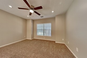 Building Photo - 6 E Summer Storm Cir