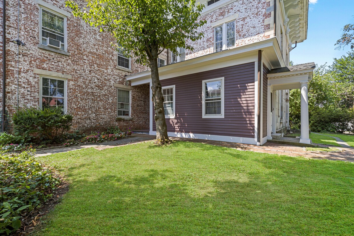 Primary Photo - 7 Lincoln Pl