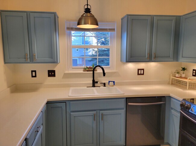 Cocina - 19238 E Gunnison Cir