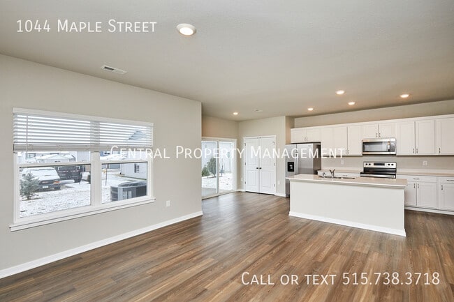 Building Photo - 1044 Maple St