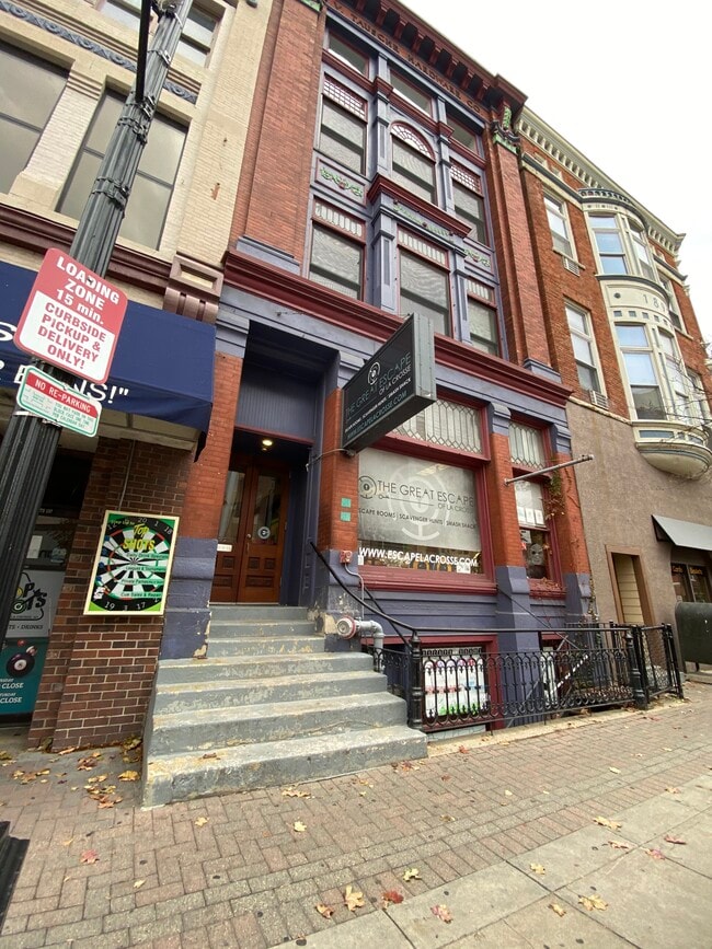 Building Photo - 207 4th St S