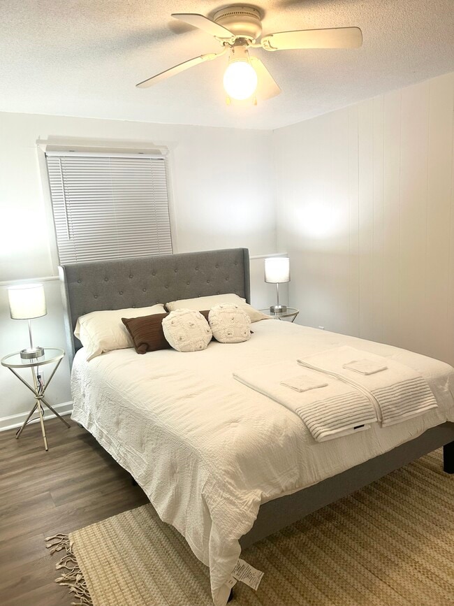 Building Photo - 305 17th St NE