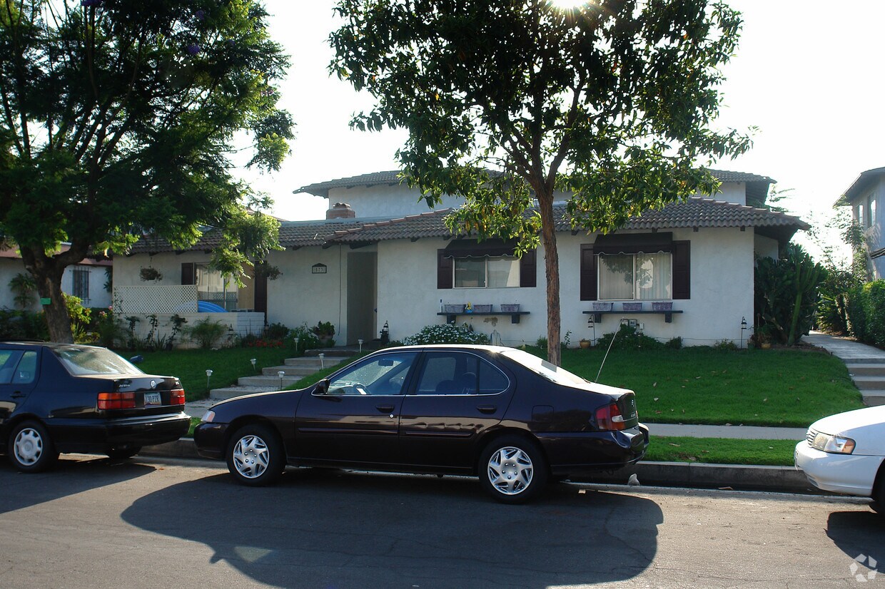 Building Photo - 573 S Fashion Park St