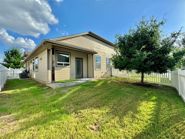 Building Photo - 1701 Logan Dr