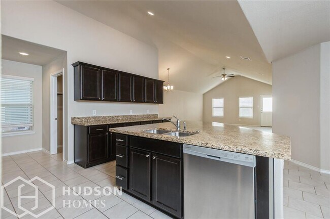 Building Photo - 2611 Ski Lodge Dr