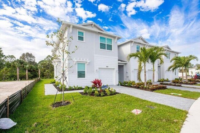 Building Photo - 824 SE grovebush Ln