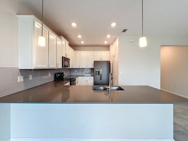 Foto del edificio - Available Now!  Charming 3-Bedroom Townhou...