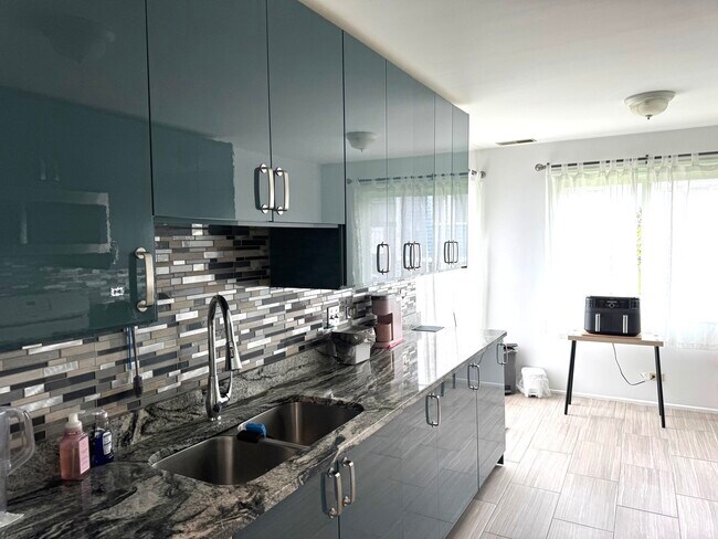 Foto del edificio - 220 Oak Knoll Ct
