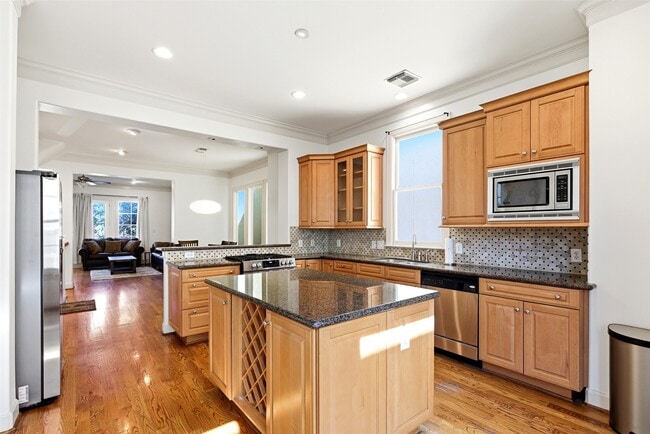 Foto del edificio - 1408 Rosedale St