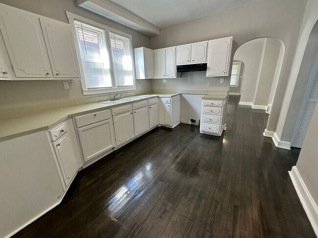 Building Photo - 4907 Tod Ave