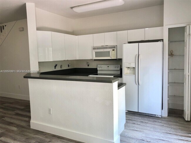 Foto del edificio - 8527 NW 108th Ave