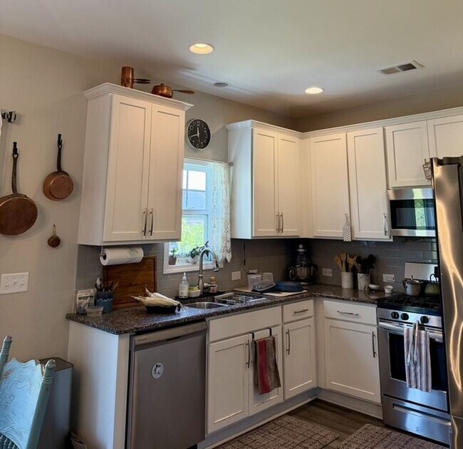 Foto del edificio - 3016 Goldenaster Ct