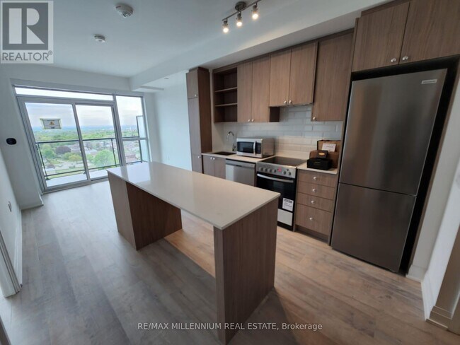 Photo du bâtiment - 50 George Butchart Dr