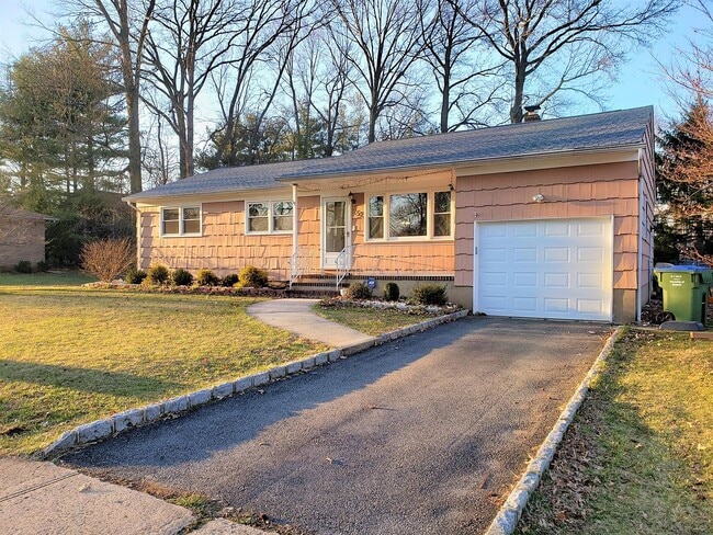 Building Photo - 252 W Hegel Ave