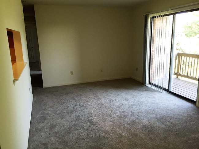 Building Photo - 800 Thomas Ct