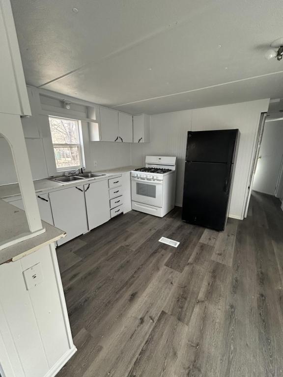 Building Photo - 1101 1/2 W 4TH ST