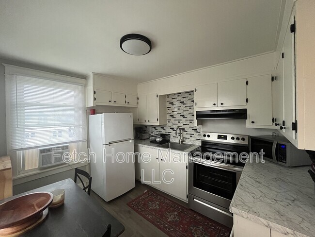 Foto del edificio - 834 W Main St