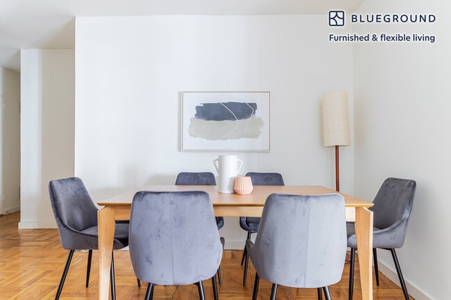 Building Photo - 300 E 46th St