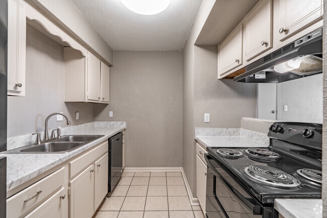 3BR, 2BA - 1150SF - Kitchen - Cedar Manor Apartments