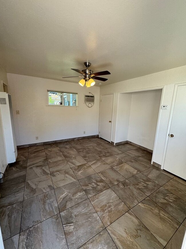 Building Photo - STUDIO APARTMENT WITH KITCHEN & BATHROOM A...