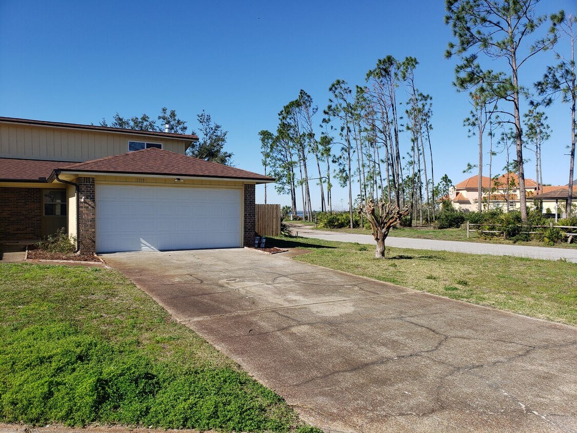 Primary Photo - For Lease - 2 BR|2 BA w/ 2 Car Garage, Unf...